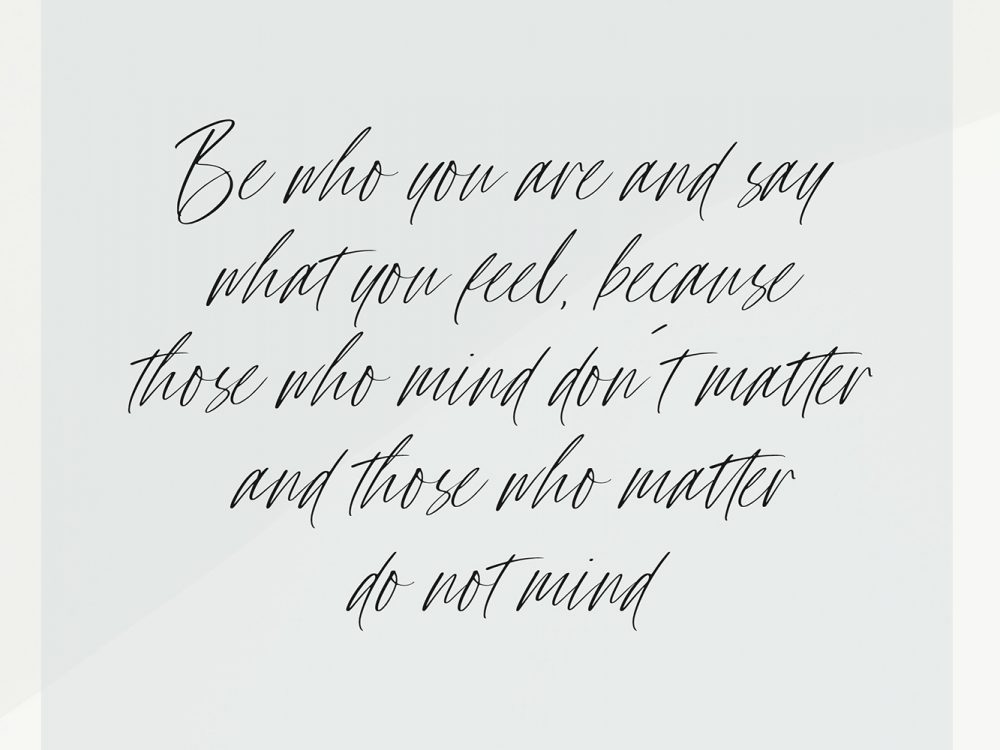 Valley Country Free Font